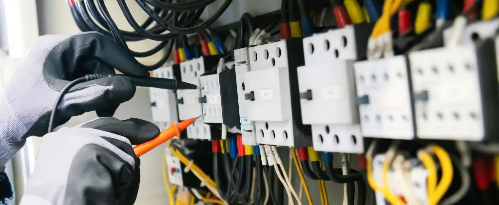 Côntrole de l'installation électrique obligatoire en entreprise