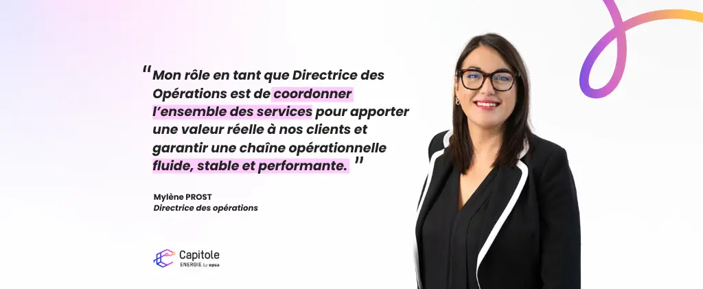 Une femme en tenue d'affaires, incarnant le rôle de directrice des opérations, se tient à côté d'une citation sur la coordination des services pour l'efficacité opérationnelle.