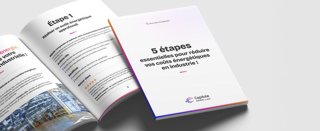 Des brochures ouvertes sur une surface blanche, dont la couverture indique 
