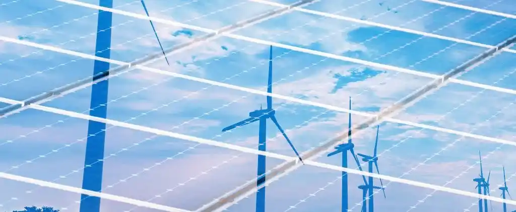 Des rangées de panneaux solaires reflétant le ciel sont superposées à des éoliennes, illustrant les sources d'énergie renouvelables et soutenant les engagements de re100 en matière d'énergie propre.