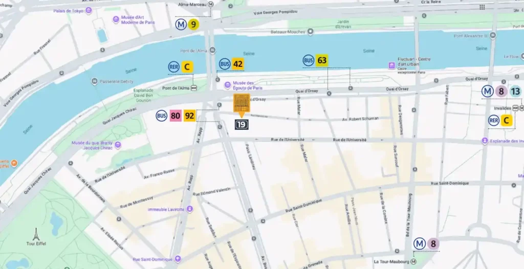 Carte montrant le centre de Paris près de la Seine, avec les stations de métro (M), les arrêts de bus (numéros), les principaux points de repère tels que la Tour Eiffel et les musées, ainsi que l'epsa adresse paris clairement indiquée.